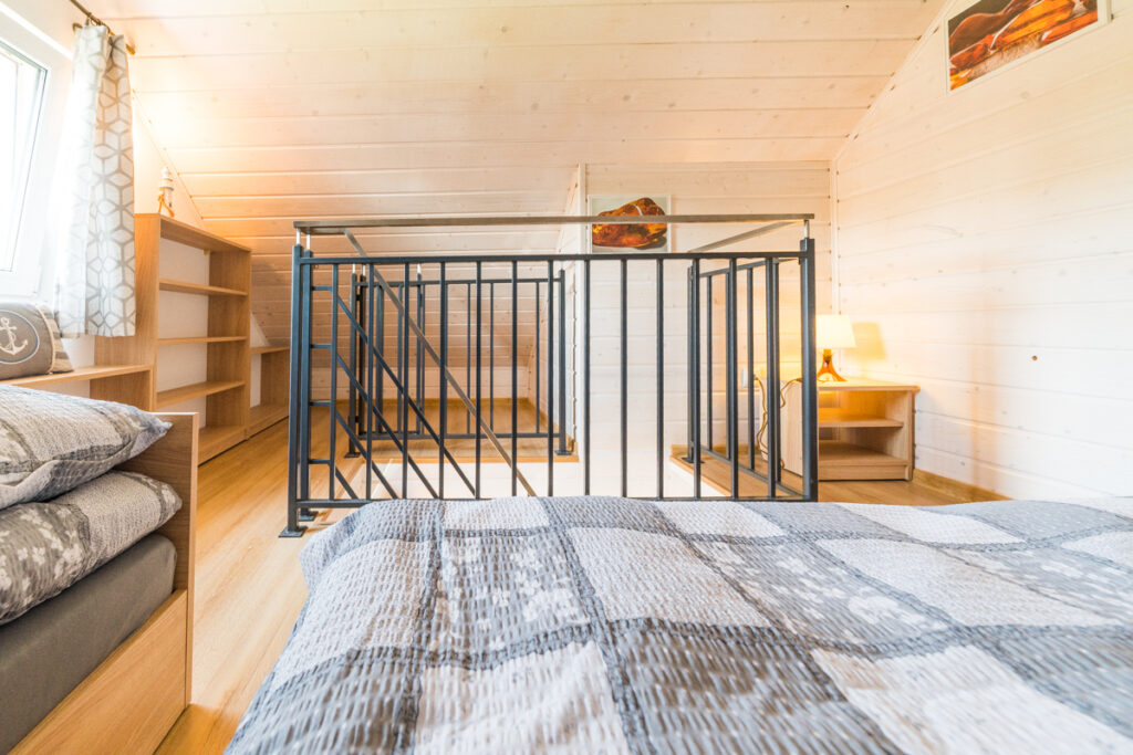 Apartament dwupoziomowy 3-osobowy z balkonem