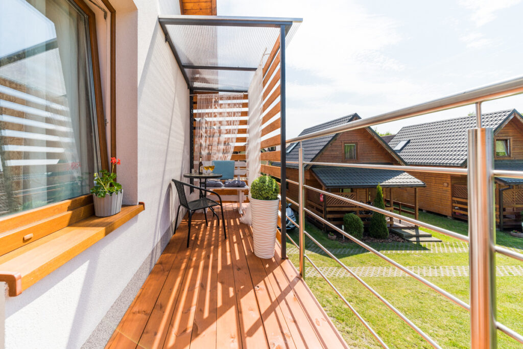 Apartament dwupoziomowy 3-osobowy z balkonem